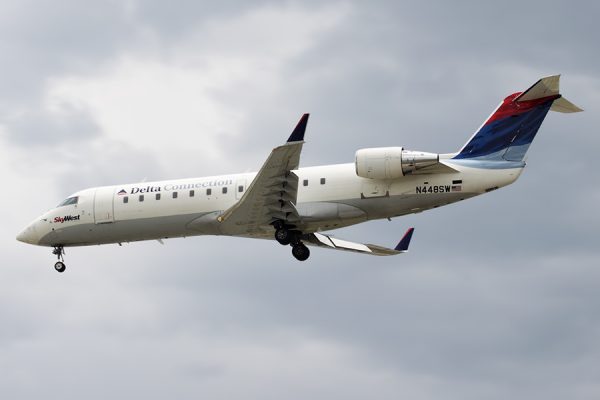 Delta Connection CRJ-200 Landing