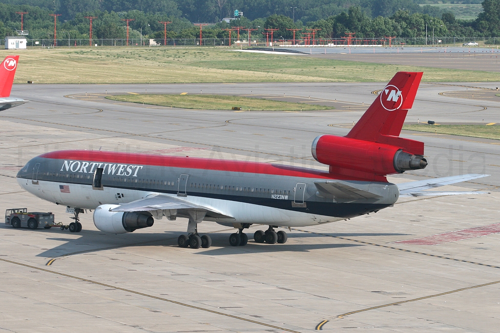 Northwest Airlines McDonnell Douglas DC-10-30 N223NW