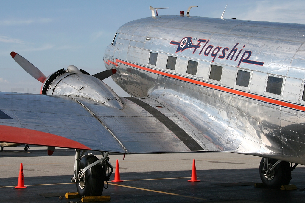 American Airlines Douglas DC-3 NC17334