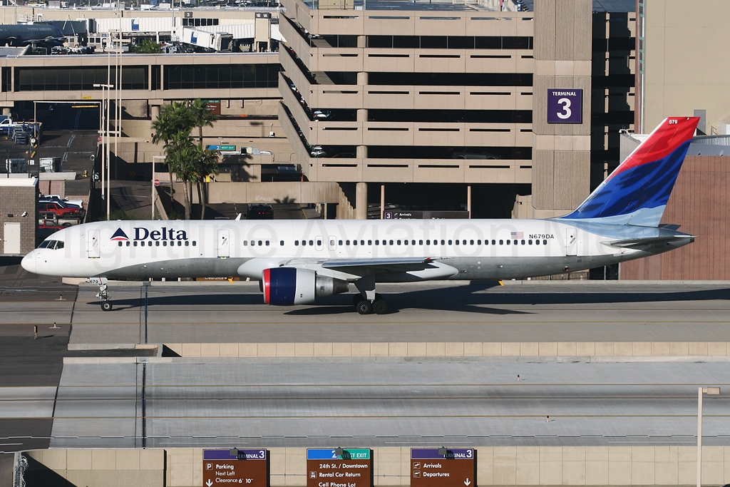 Delta Air Lines Boeing 757-232 N679DA