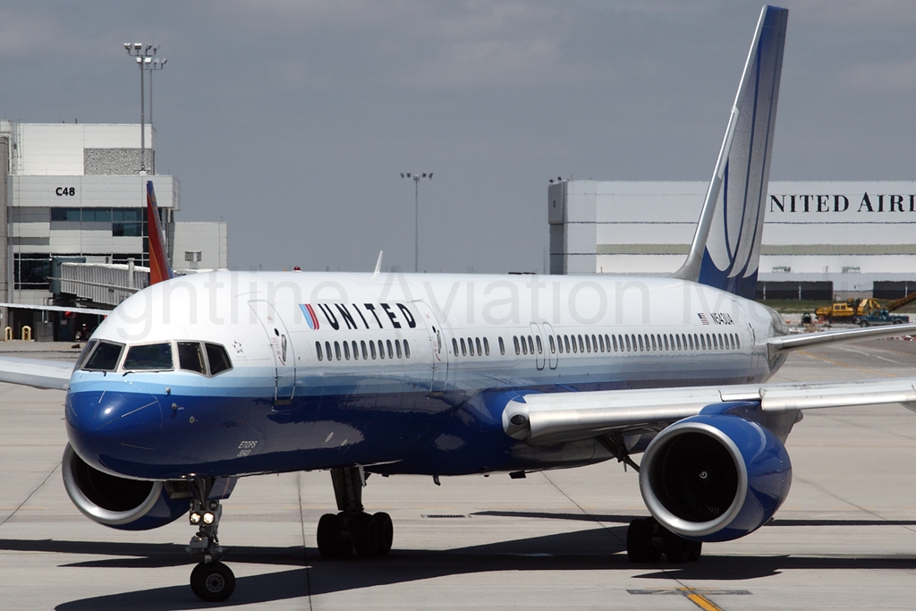 United Airlines Boeing 757-222 N543UA