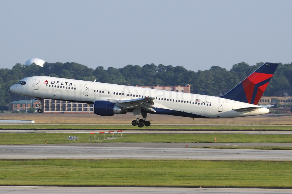 Delta Air Lines Boeing 757-351 N590NW