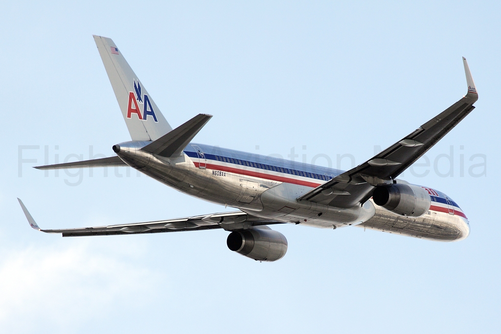 American Airlines Boeing 757-223 N678AA