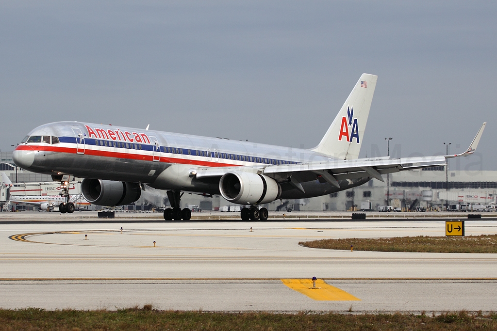 American Airlines Boeing 757-223 N601AN