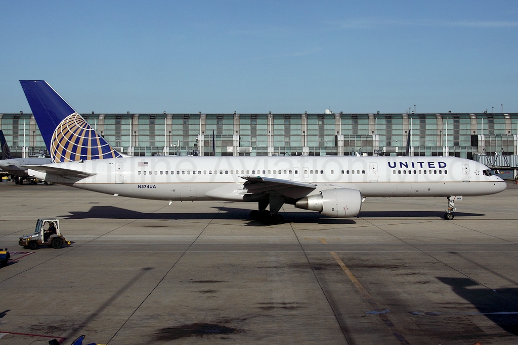 United Airlines Boeing 757-222 N574UA