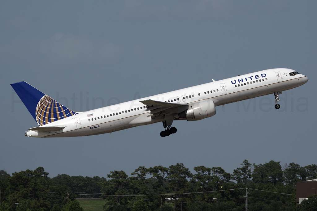 United Airlines Boeing 757-222 N551UA