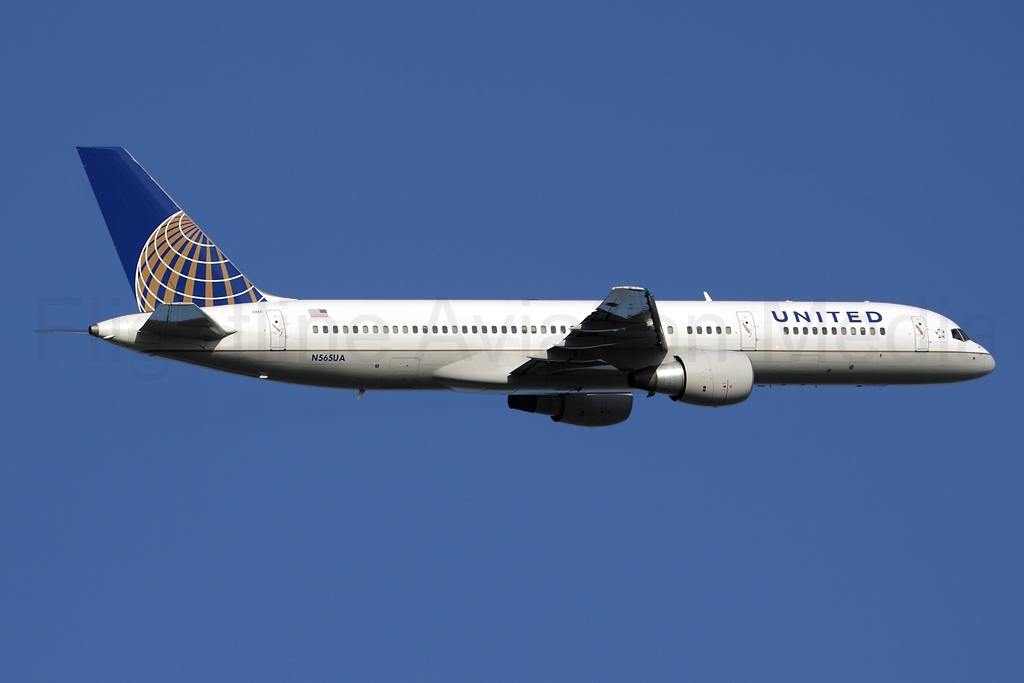 United Airlines Boeing 757-222 N565UA