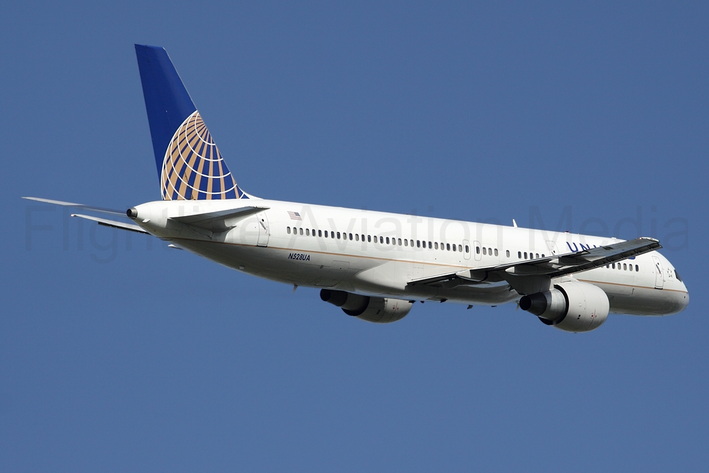 United Airlines Boeing 757-222 N528UA
