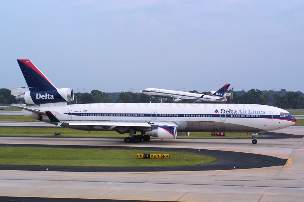 Delta Air Lines McDonnell Douglas MD-11 N801DE