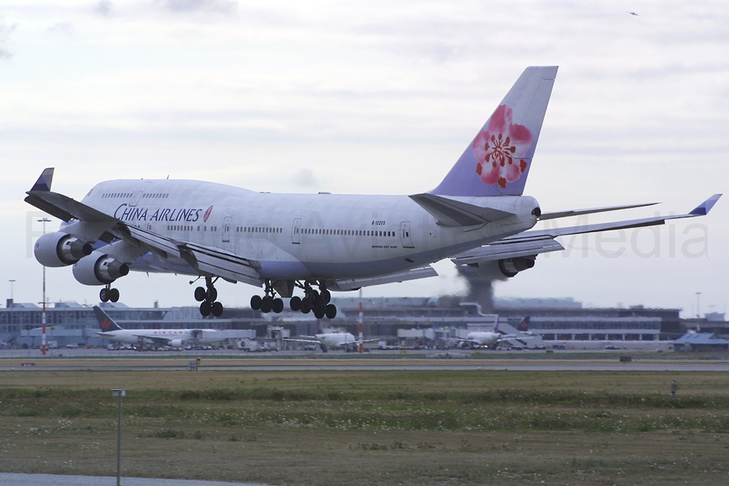 China Airlines Boeing 747-409 B-18205