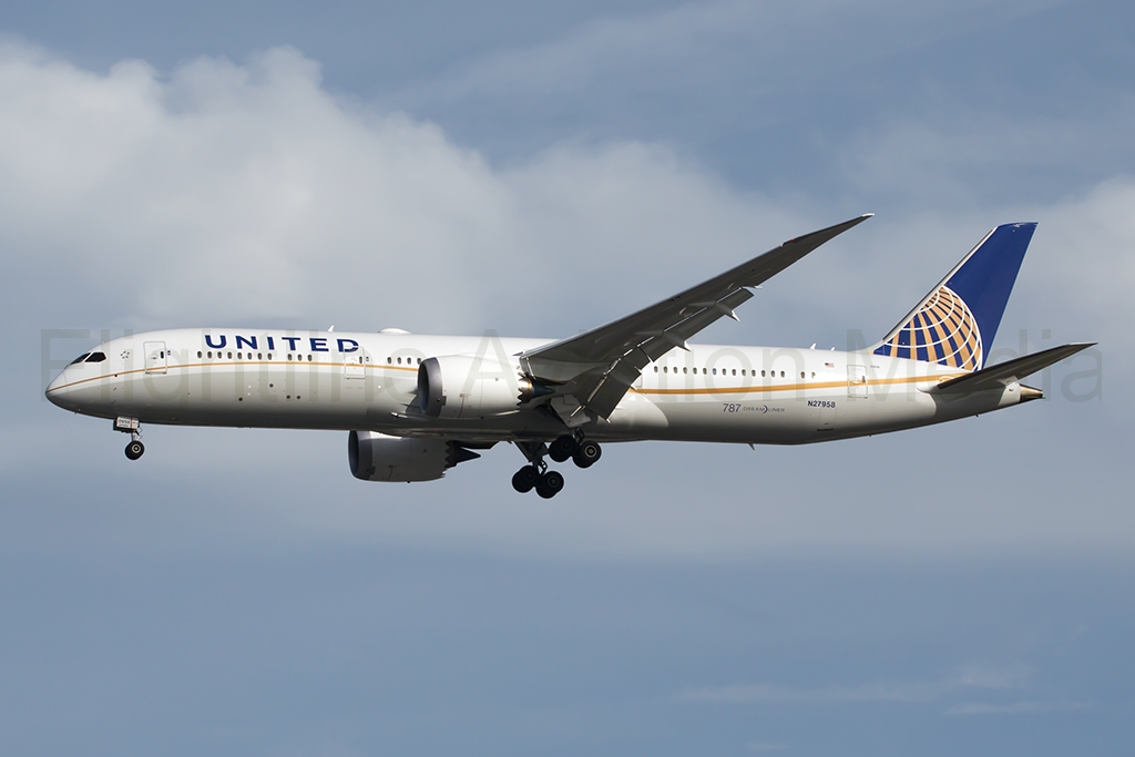 United Airlines Boeing 787-9 N27958