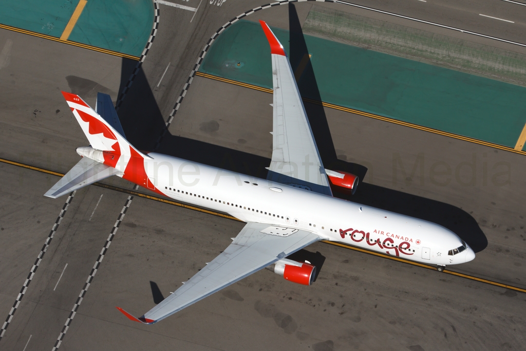 Air Canada Rouge Boeing 767-333/ER C-FMWU