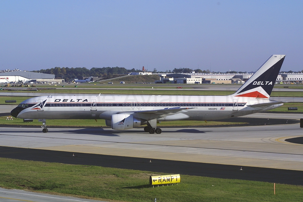 Delta Air Lines Boeing 757-26D N900PC