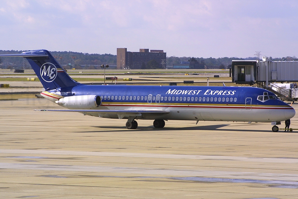 Midwest Express McDonnell Douglas DC-9-32 N202ME