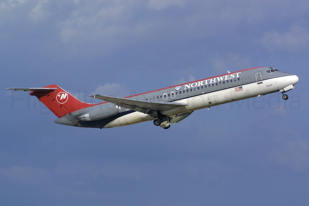 Northwest Airlines McDonnell Douglas DC-9-32 N606NW
