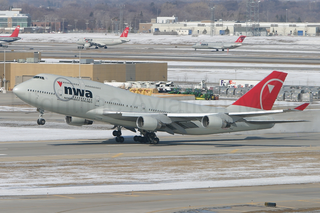 Northwest Airlines Boeing 747-451 N670US