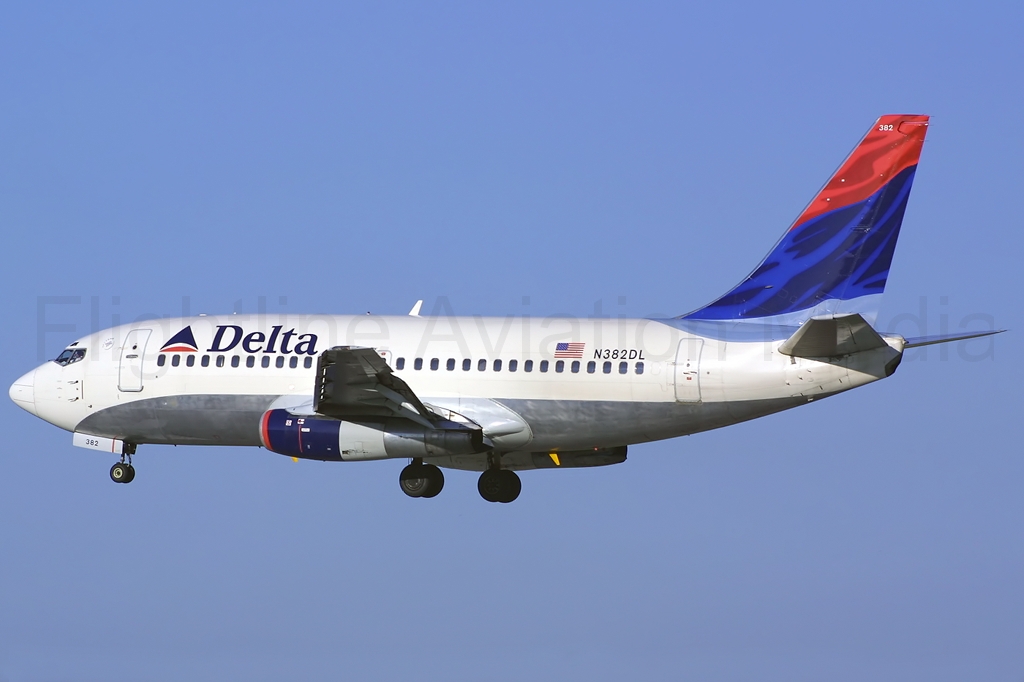 Delta Air Lines Boeing 737-247/ADV N382DL