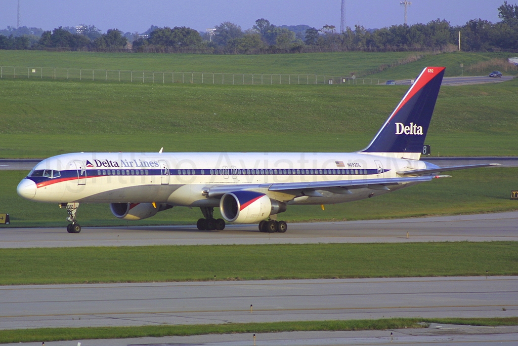 Delta Air Lines Boeing 757-232 N692DL