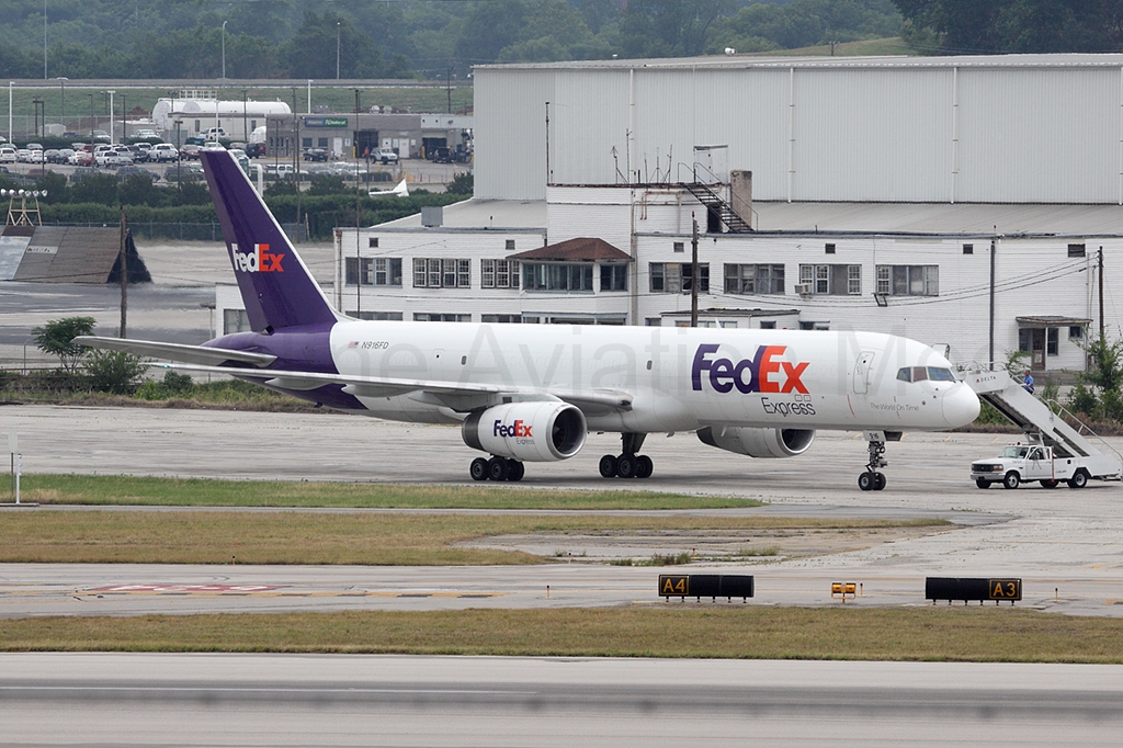 FedEx Boeing 757-27B/F N916FD
