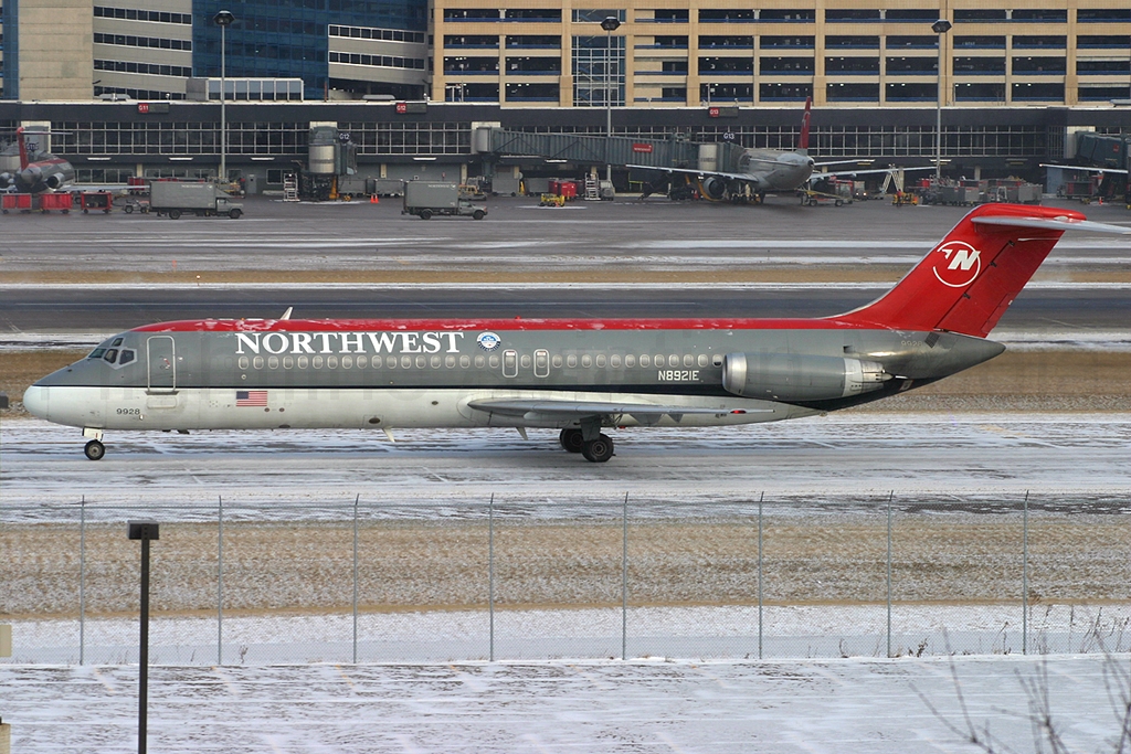 Northwest Airlines McDonnell Douglas DC-9-31 N8921E