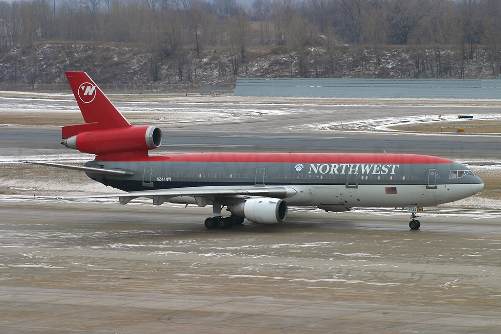 Northwest Airlines McDonnell Douglas DC-10-30 N244NW