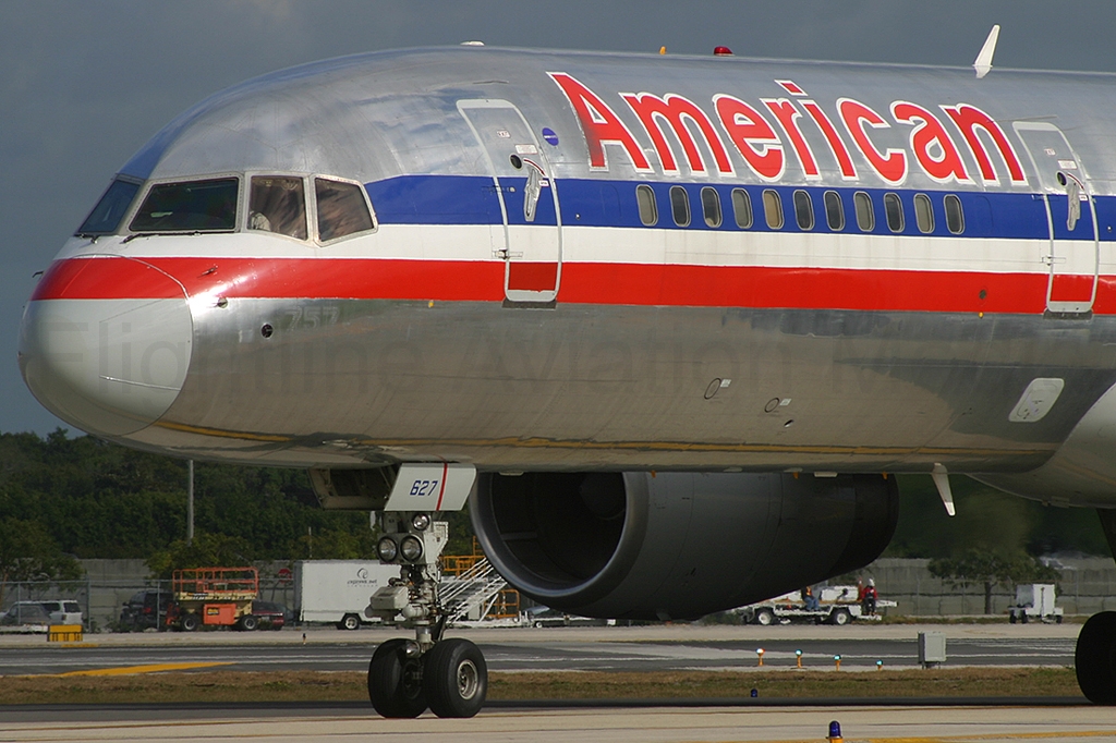 American Airlines Boeing 757-223 N627AA
