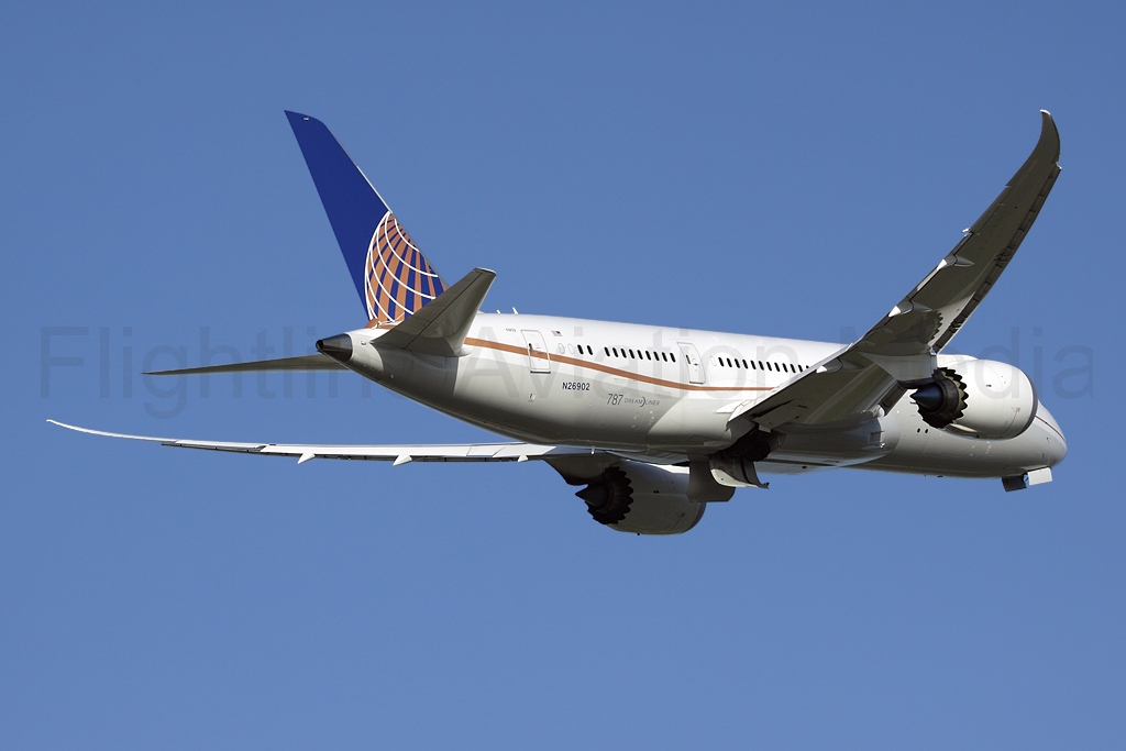 United Airlines Boeing 787-8 N26902