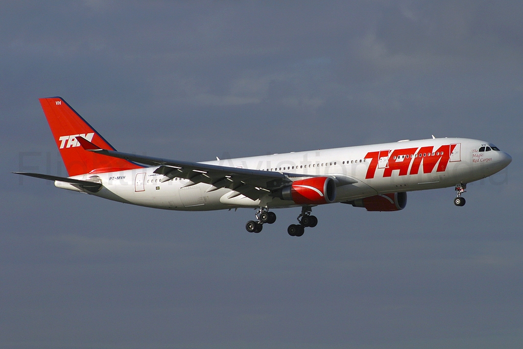 TAM Airbus A330-203 PT-MVH
