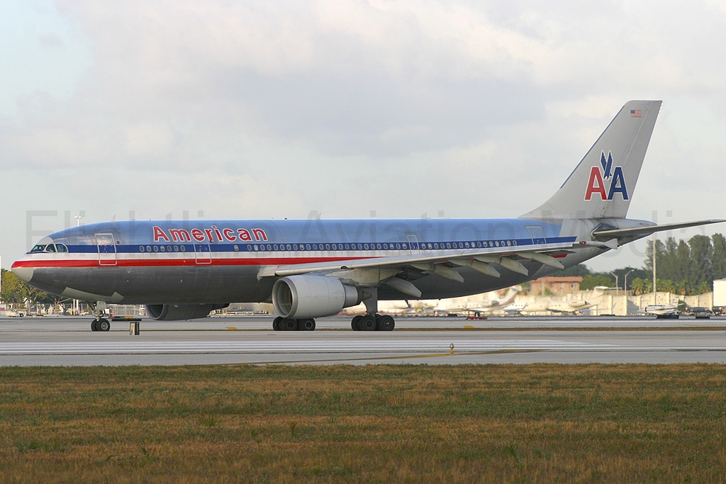 American Airlines Airbus A300 N14077