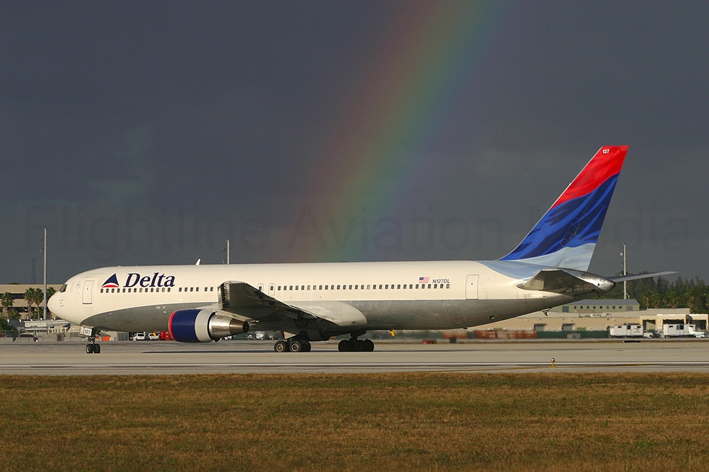 Delta Air Lines Boeing 767-332 N127DL