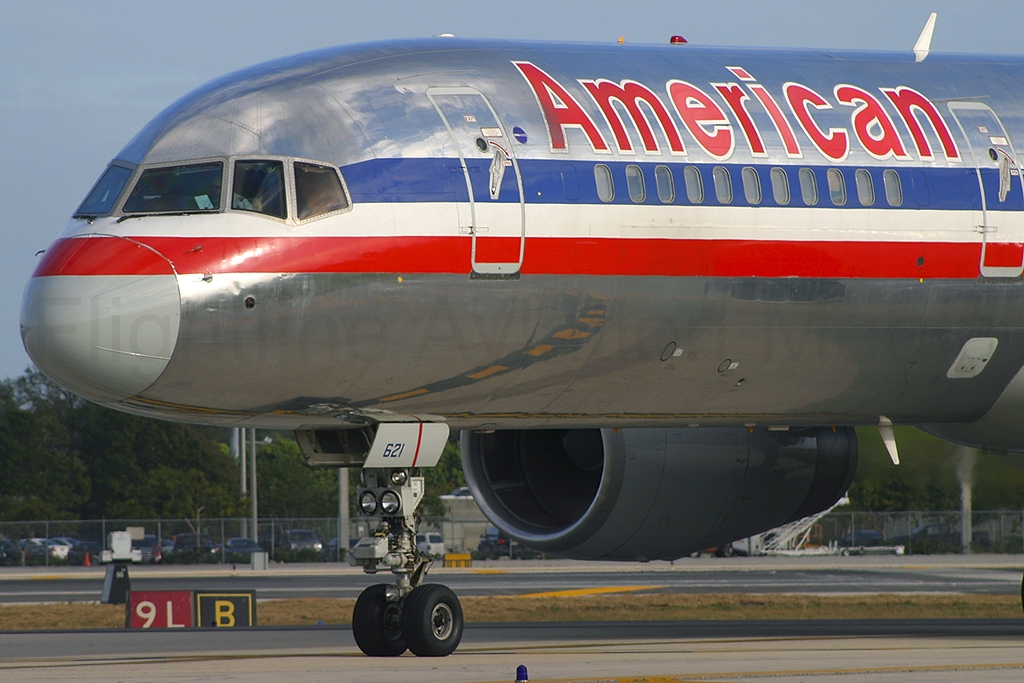 American Airlines Boeing 757-223 N621AM