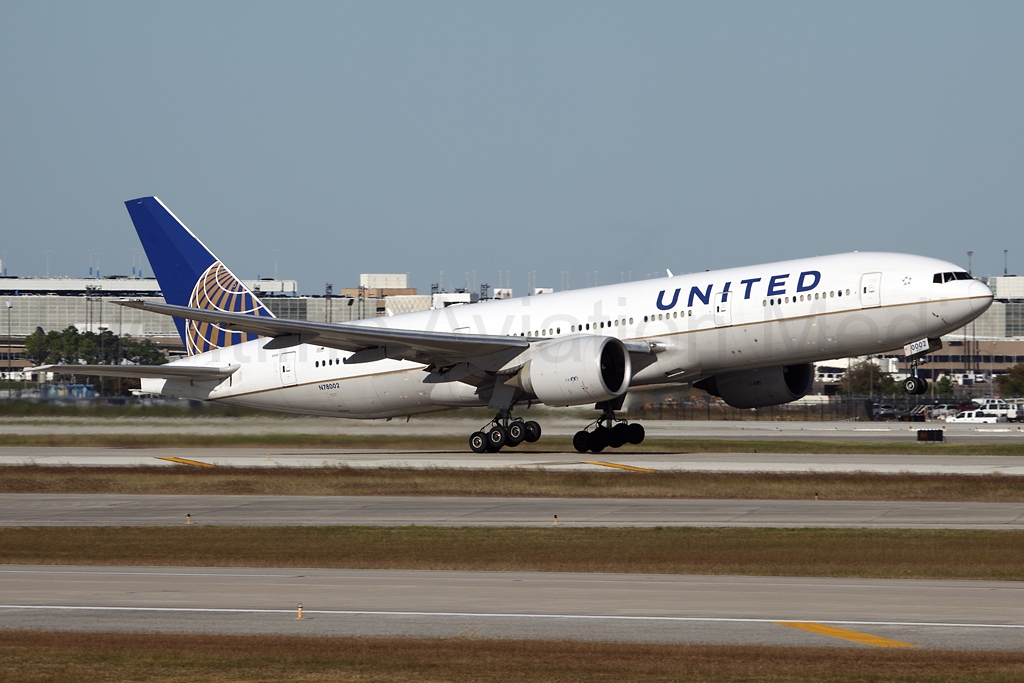 United Airlines Boeing 777-224/ER N78002