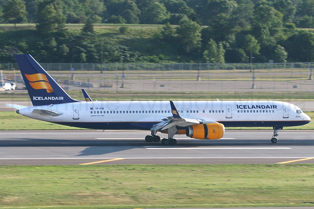 Icelandair Boeing 757-208 TF-FIN