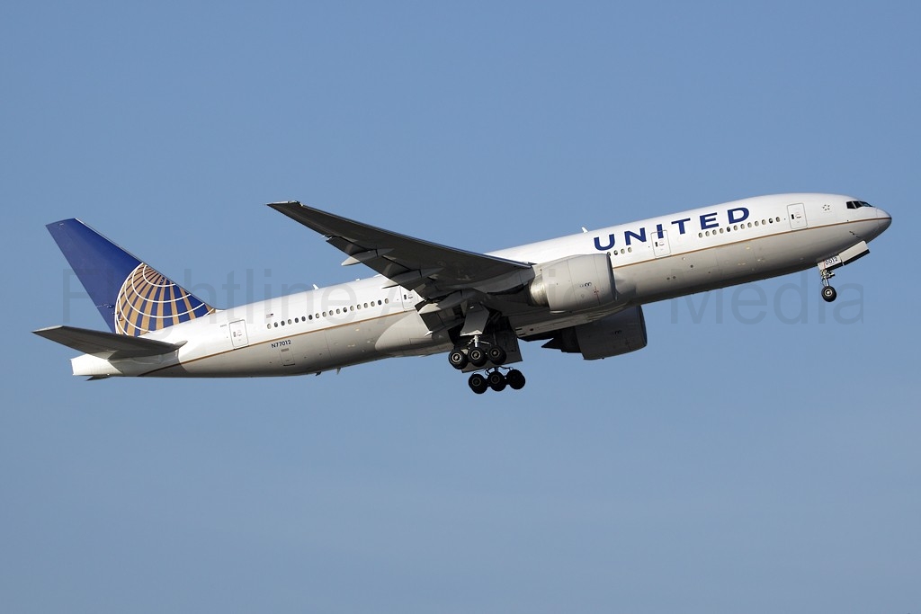 United Airlines Boeing 777-224/ER N77012