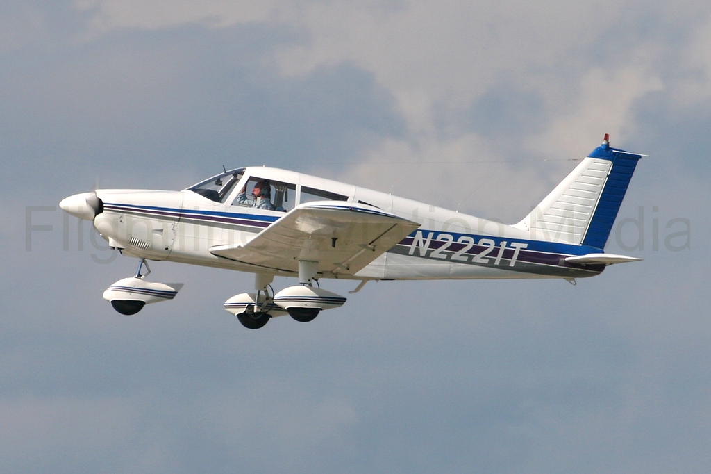 Piper PA-28-180 Cherokee Archer N2221T