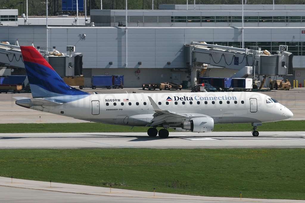 Delta Connection (Shuttle America) Embraer 170 N869RW
