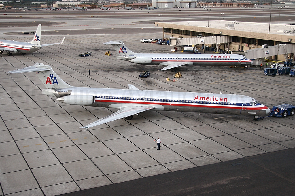 American Airlines McDonnell Douglas MD-82 N448AA