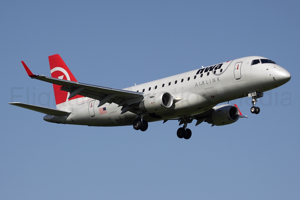 Northwest Airlink (Compass Airlines) Embraer 175 N616CZ