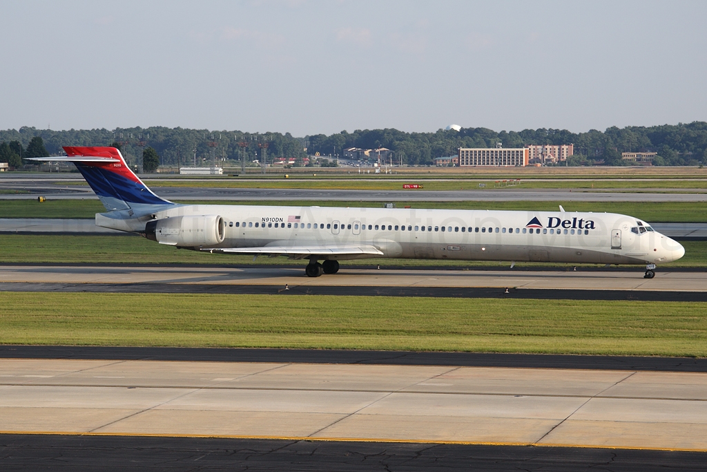 Delta Air Lines McDonnell Douglas MD-90 N910DN
