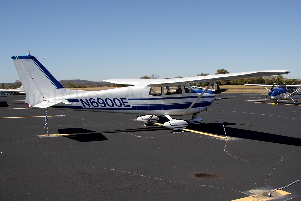 Cessna 175A N6900E
