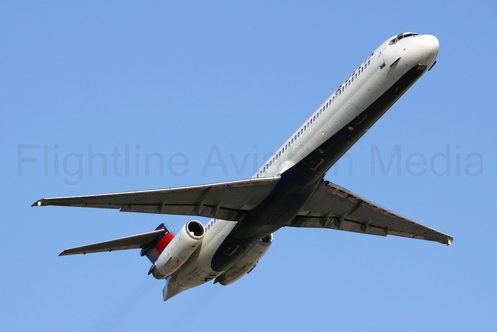 Delta Air Lines McDonnell Douglas MD-88 N915DE