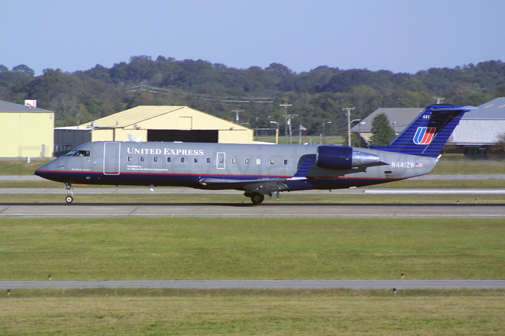 United Express (Air Wisconsin Airlines) CRJ-200 N441ZW
