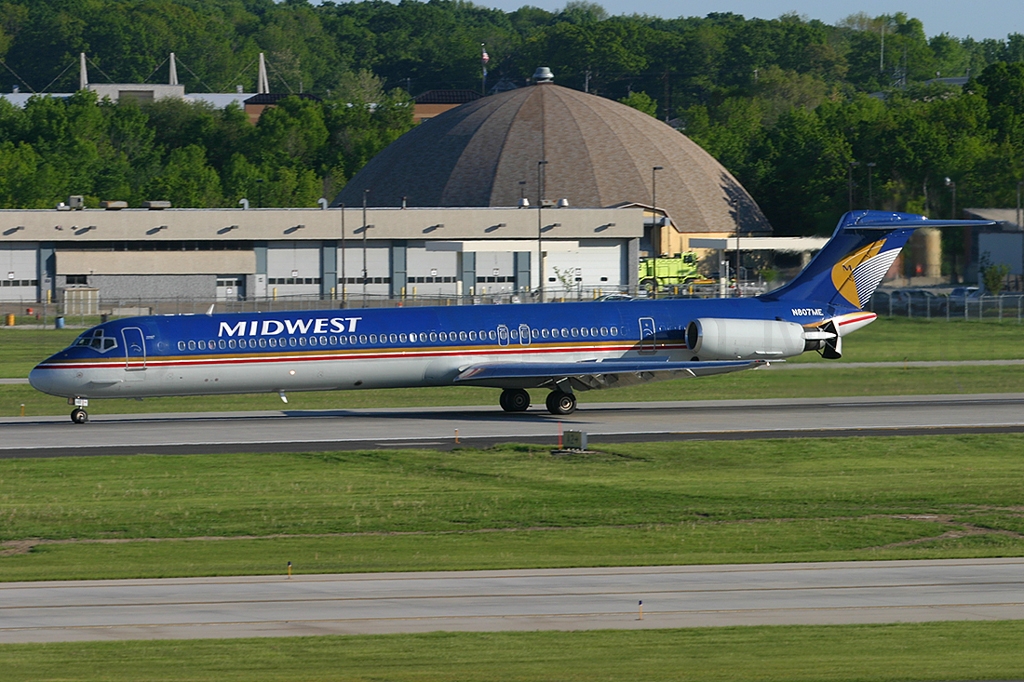 Midwest Airlines McDonnell Douglas MD-81 N807ME