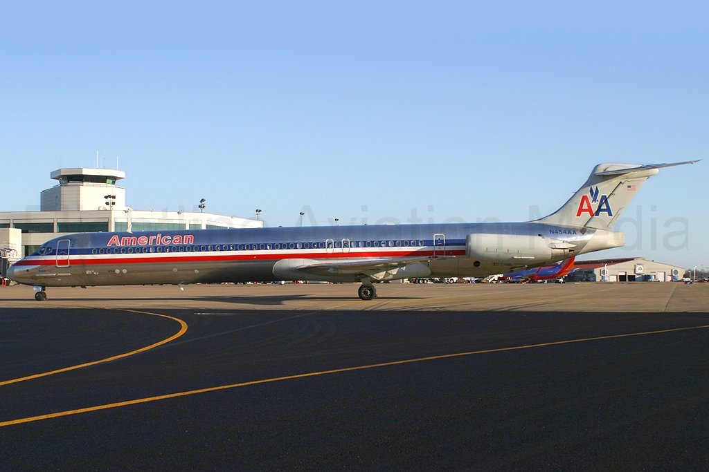 American Airlines McDonnell Douglas MD-82 N454AA