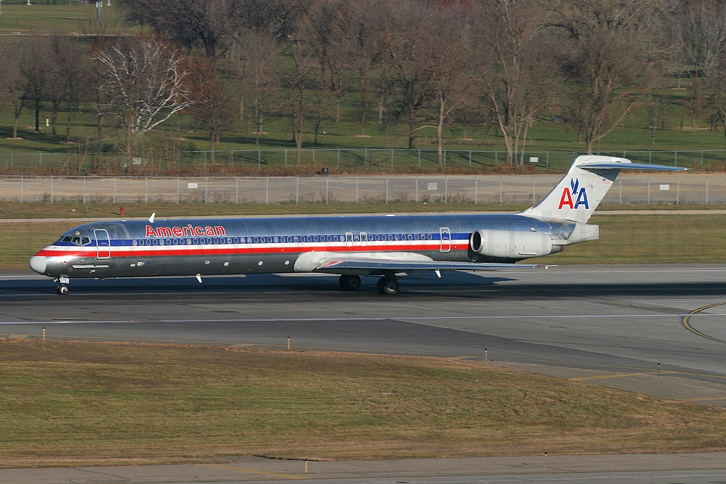 American Airlines McDonnell Douglas MD-82 N7548A