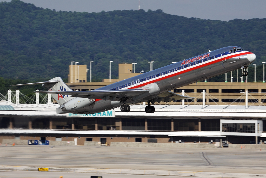 American Airlines McDonnell Douglas MD-82 N494AA