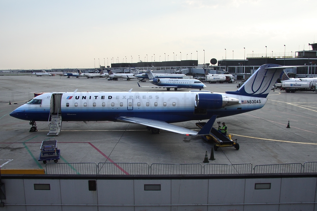 United Express (Expressjet Airlines) CRJ-200ER N830AS