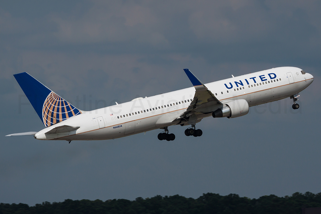 United Airlines Boeing 767-322/ER N668UA