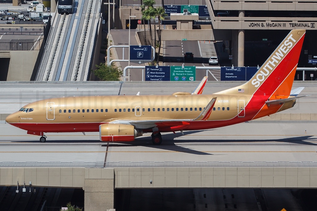 Southwest Airlines Boeing 737-7H4 N711HK