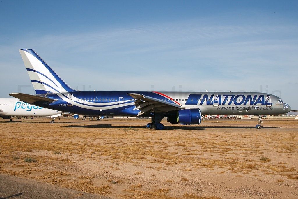 National Airlines Boeing 757-28A N176CA